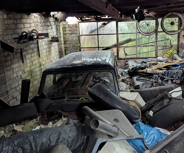 Old car in a barn 