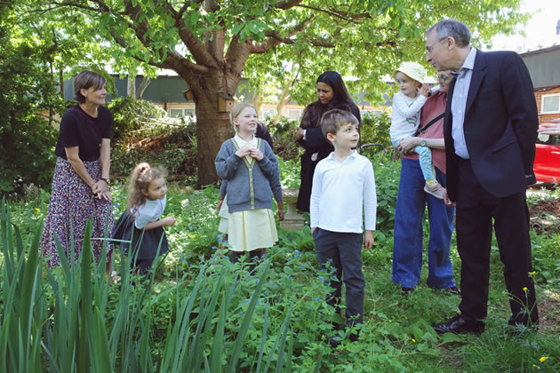 Andy Slaughter chats to staff and children at William Hogarth School 