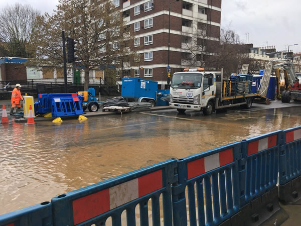 thames water at work at the burst water main 