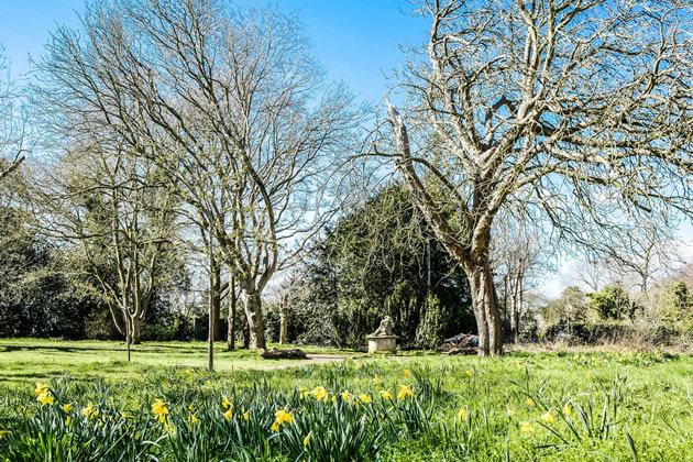 Cannizaro Park - Diana statue. PictureFrancesca Snelling @ Akilipix 