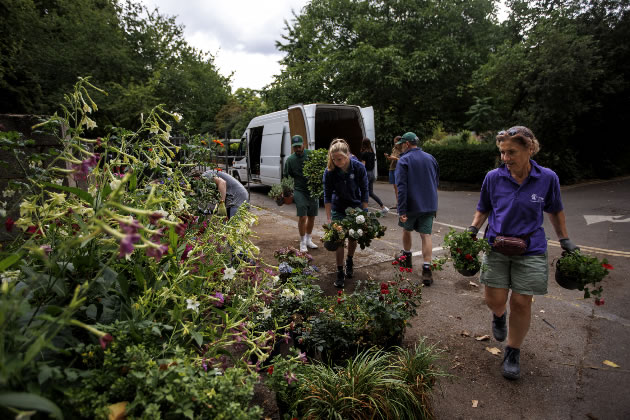 Staff from the All England Lawn Tennis Club delivering plants donated by the Wimbledon Foundation to Thrive gardening charity.